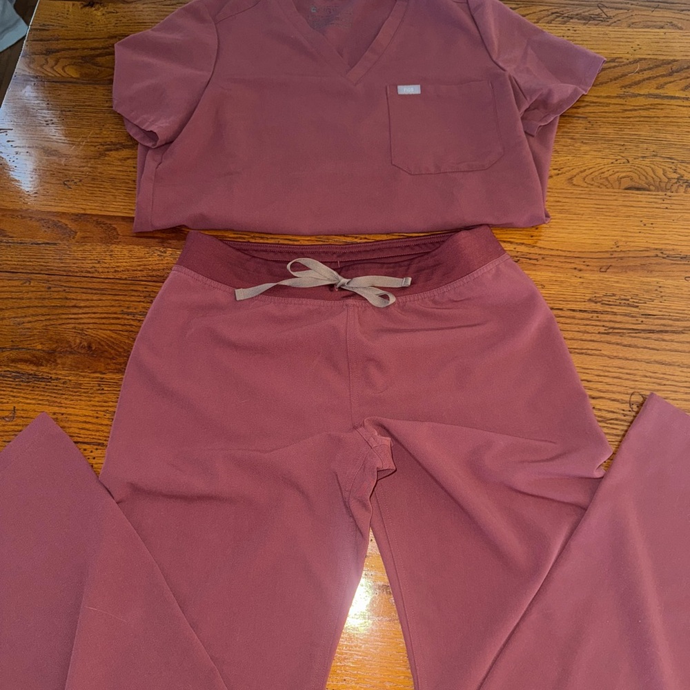 Women’s Figs Dusty Rose Scrub Set